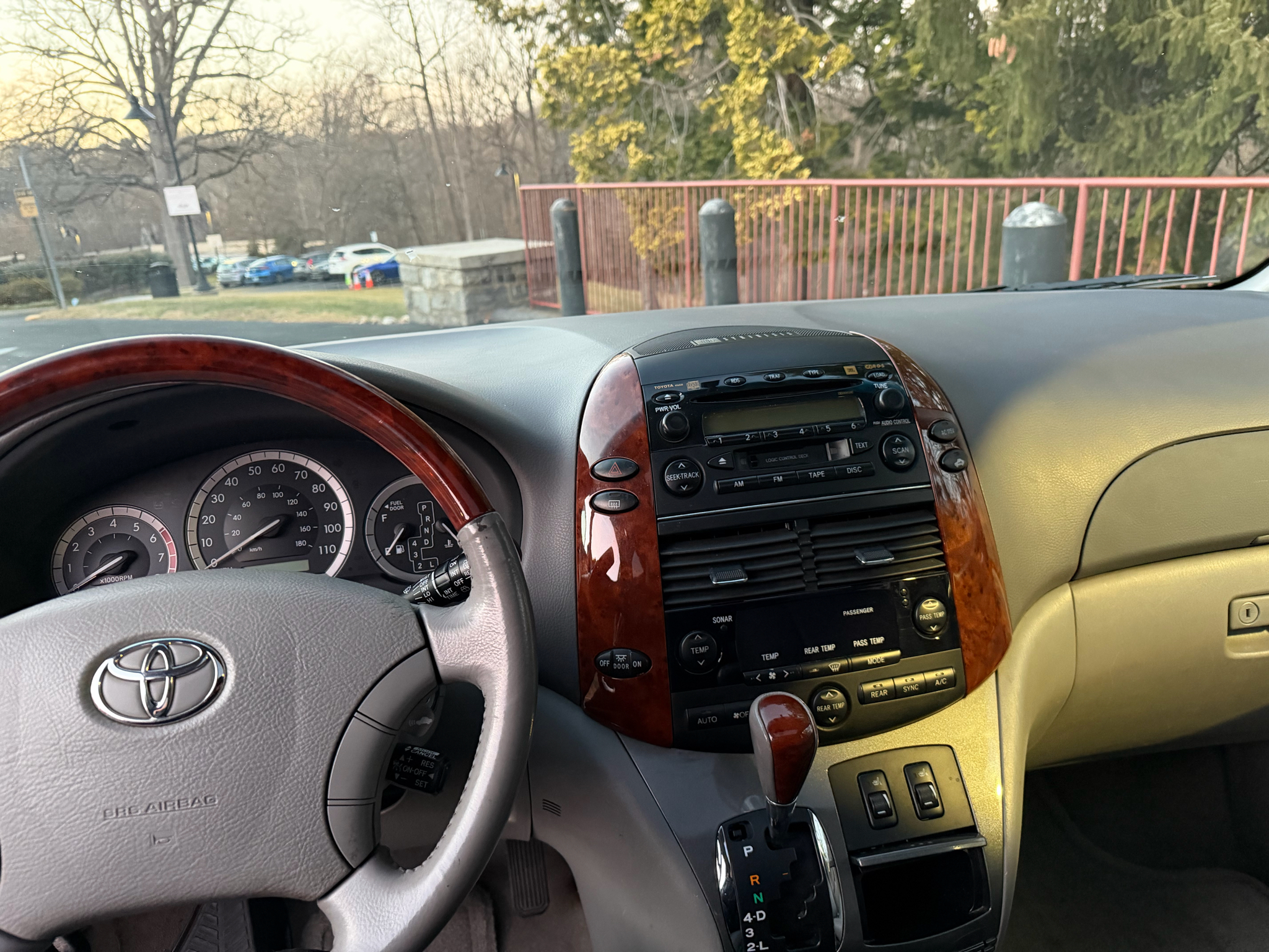 Toyota Sienna XLE 2004