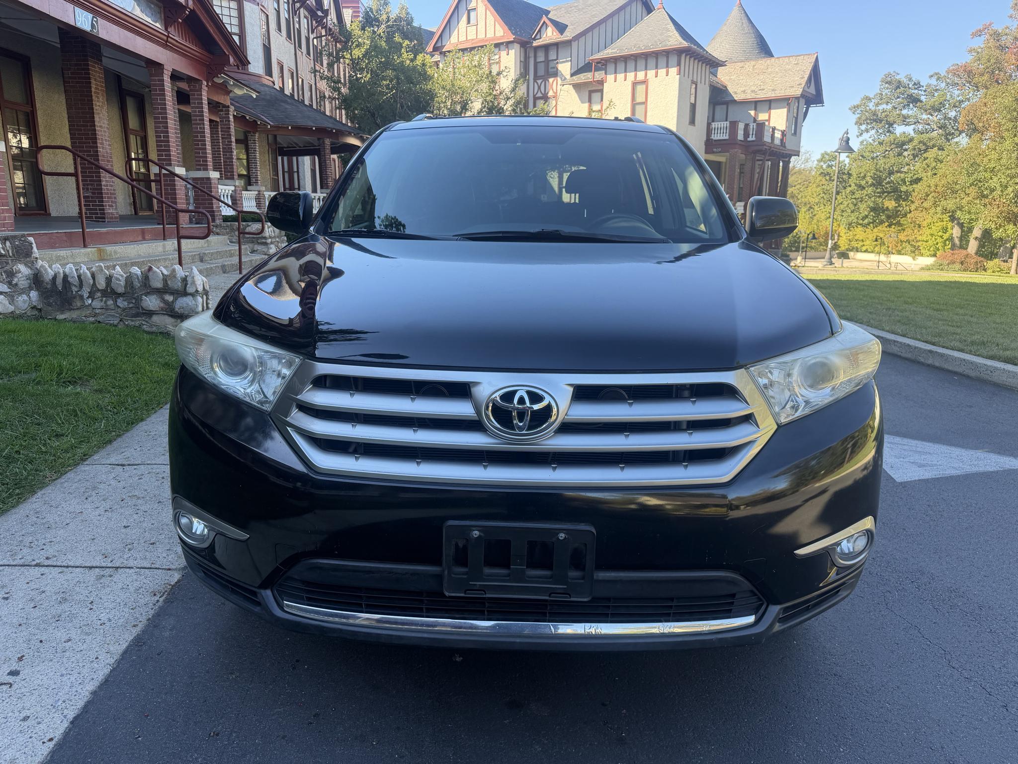 Toyota Highlander Base 2WD V6 2013