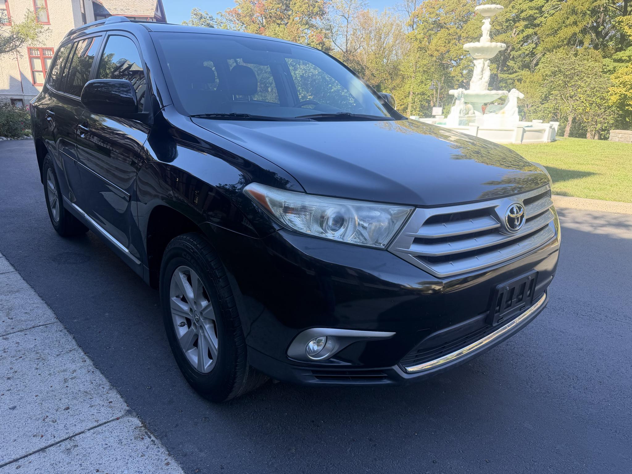 Toyota Highlander Base 2WD V6 2013