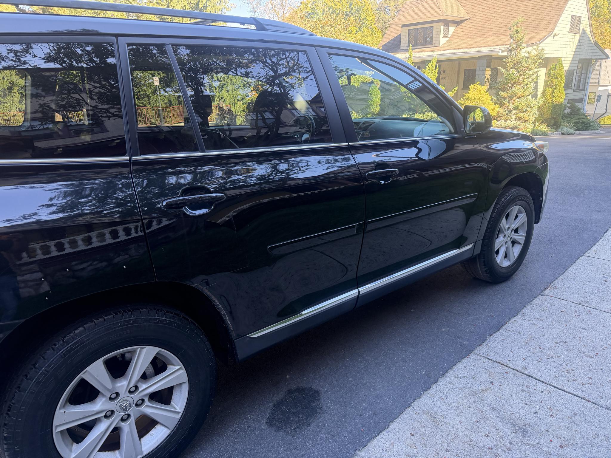 Toyota Highlander Base 2WD V6 2013