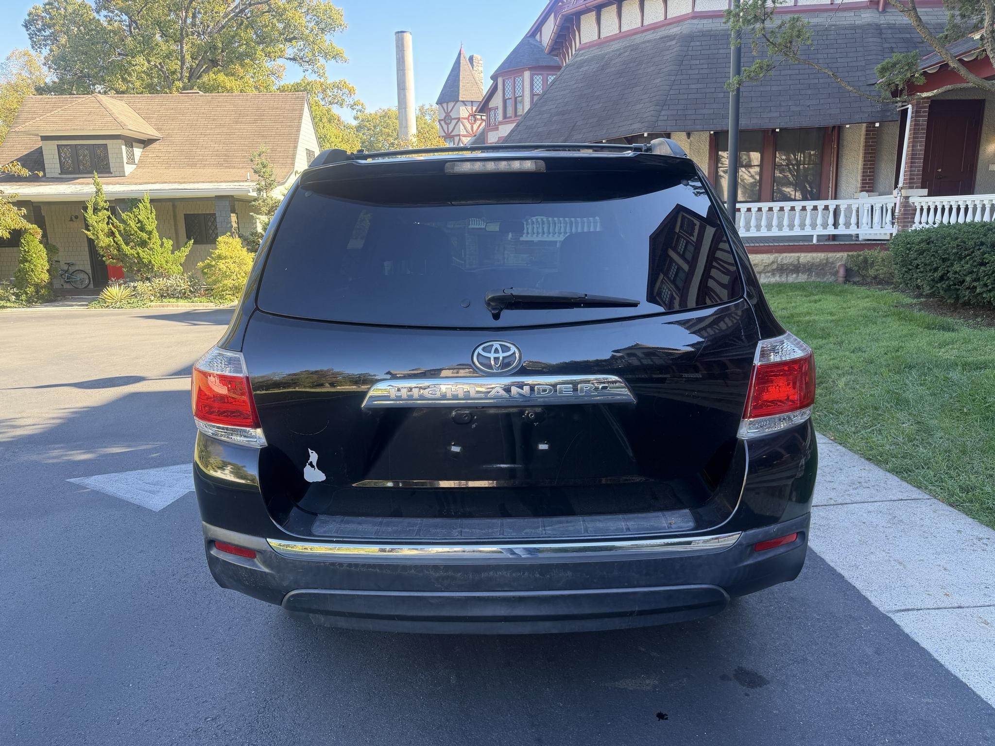 Toyota Highlander Base 2WD V6 2013