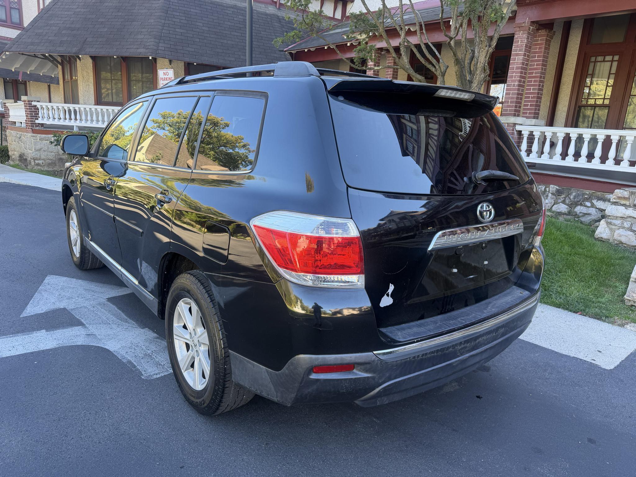 Toyota Highlander Base 2WD V6 2013