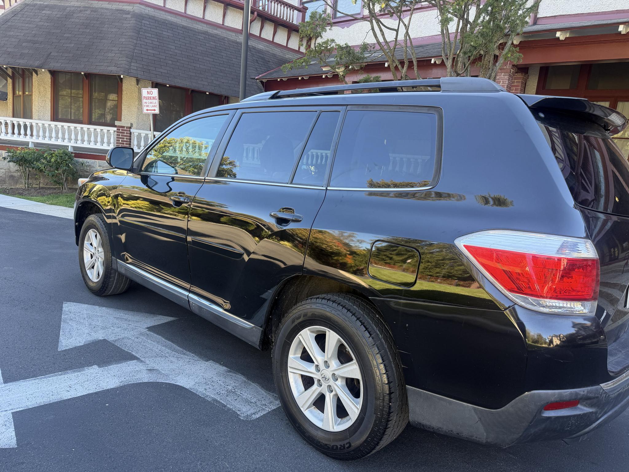 Toyota Highlander Base 2WD V6 2013