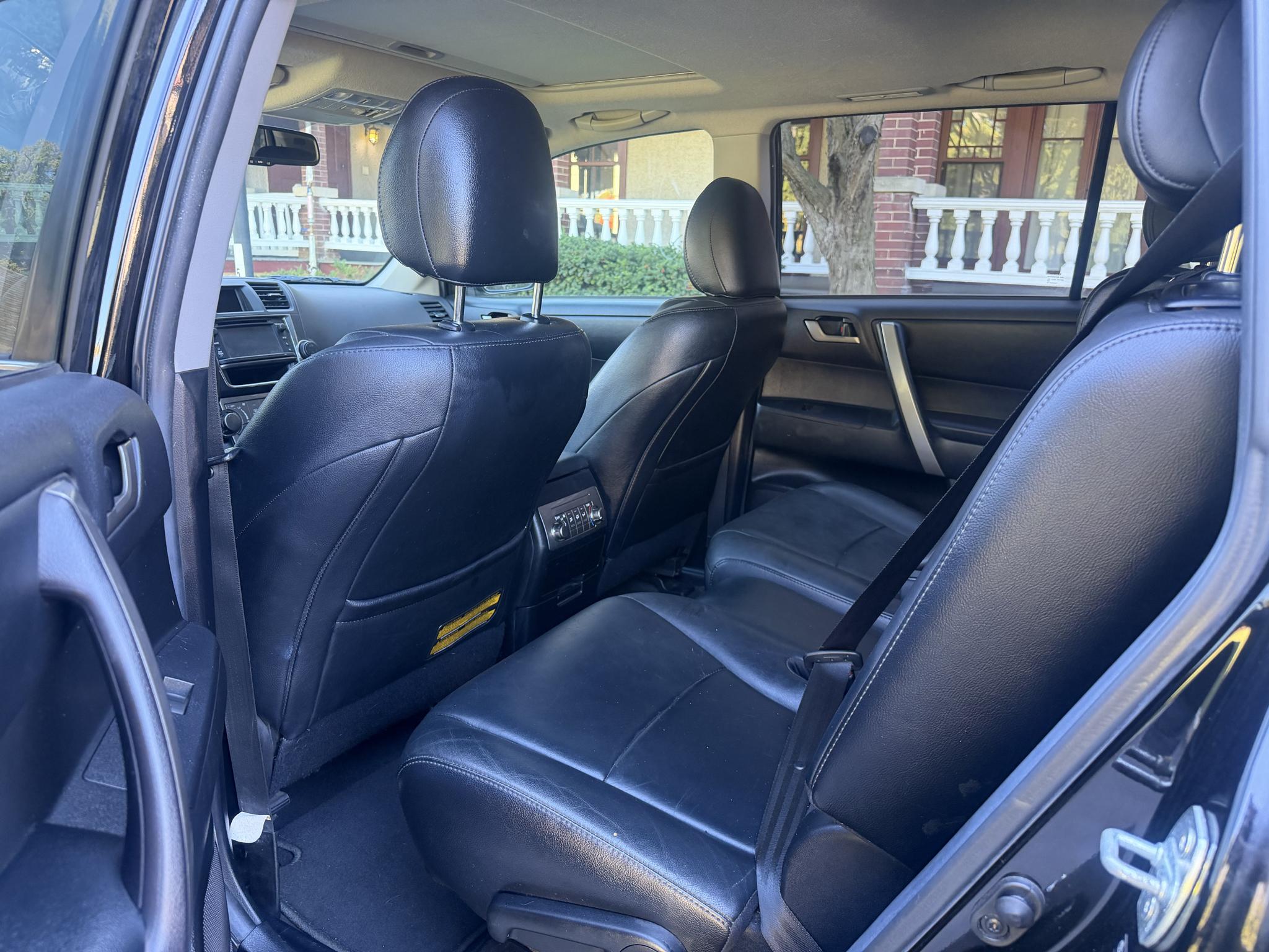 Toyota Highlander Base 2WD V6 2013