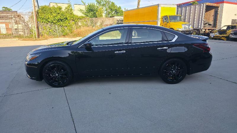 Nissan Altima 2.5 SR Sedan 2017