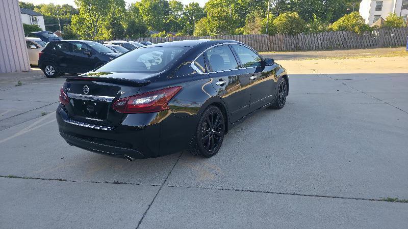 Nissan Altima 2.5 SR Sedan 2017