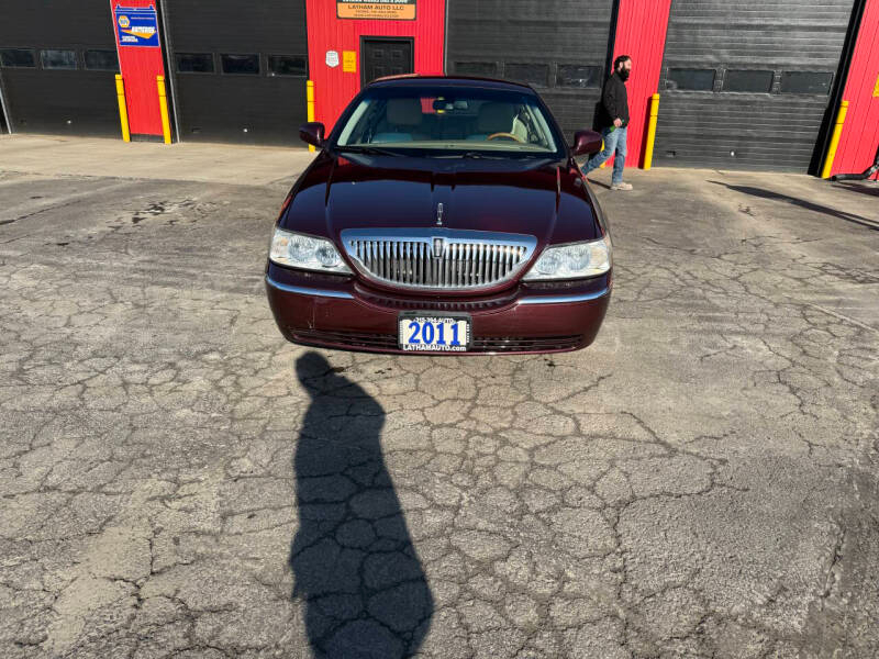 Lincoln Town Car Signature Limited 2011