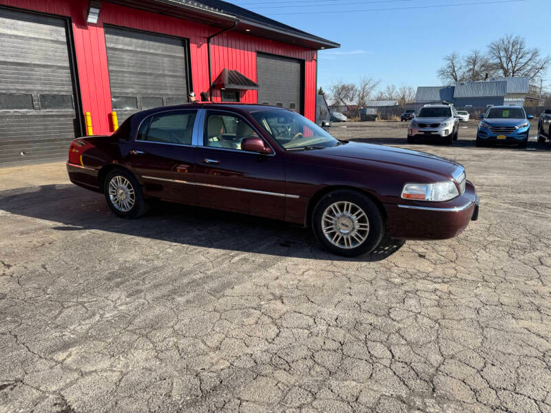 Lincoln Town Car Signature Limited 2011
