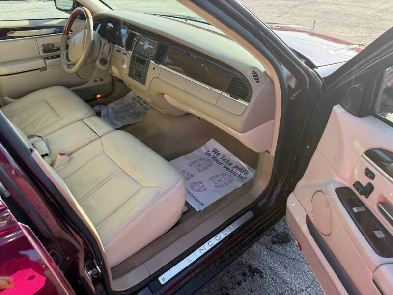 Lincoln Town Car Signature Limited 2011