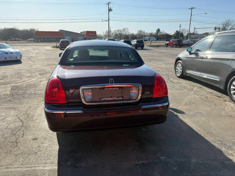 Lincoln Town Car Signature Limited 2011
