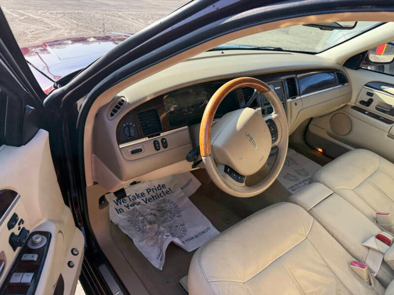 Lincoln Town Car Signature Limited 2011