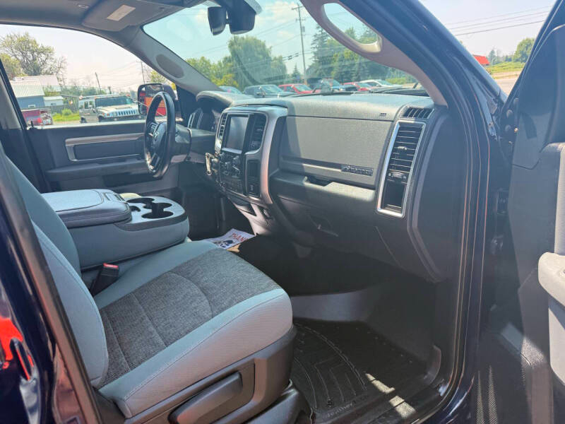 RAM 1500 SLT Crew Cab SWB 4WD 2017