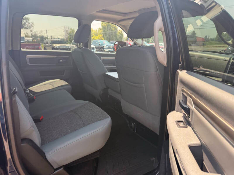 RAM 1500 SLT Crew Cab SWB 4WD 2017