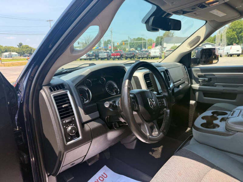 RAM 1500 SLT Crew Cab SWB 4WD 2017