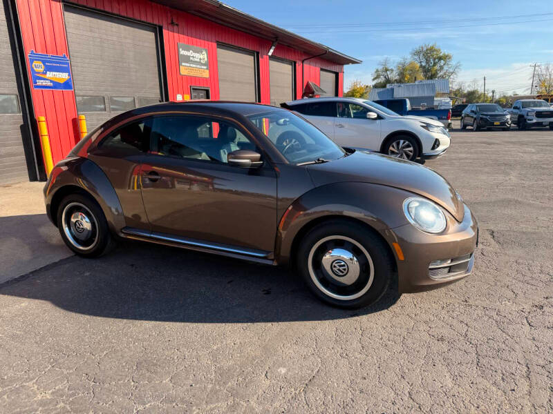 Volkswagen Beetle 2.5L w/Sunroof Sound & Nav 2012