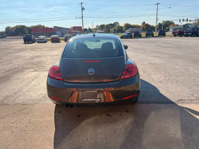 Volkswagen Beetle 2.5L w/Sunroof Sound & Nav 2012