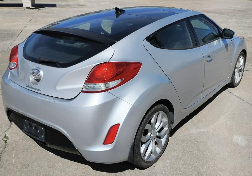 2013 Hyundai Veloster Base - Photo 6