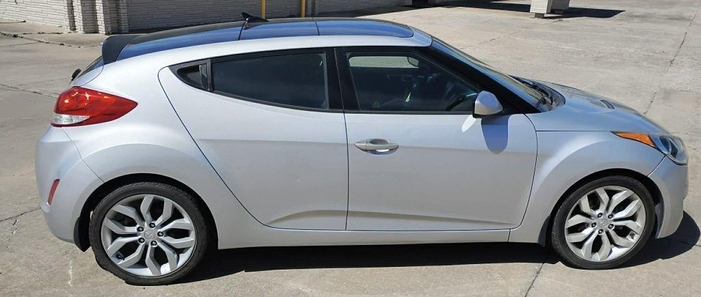 2013 Hyundai Veloster Base - Photo 7