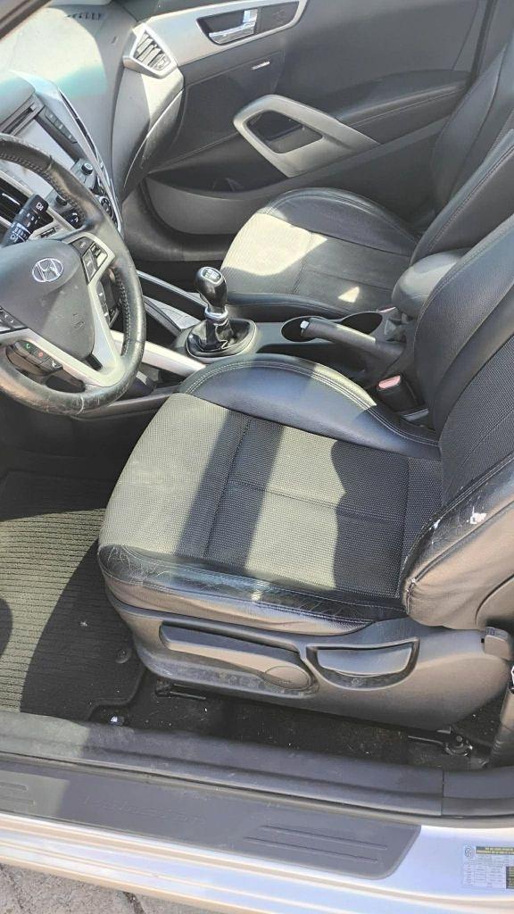 2013 Hyundai Veloster Base - Photo 8