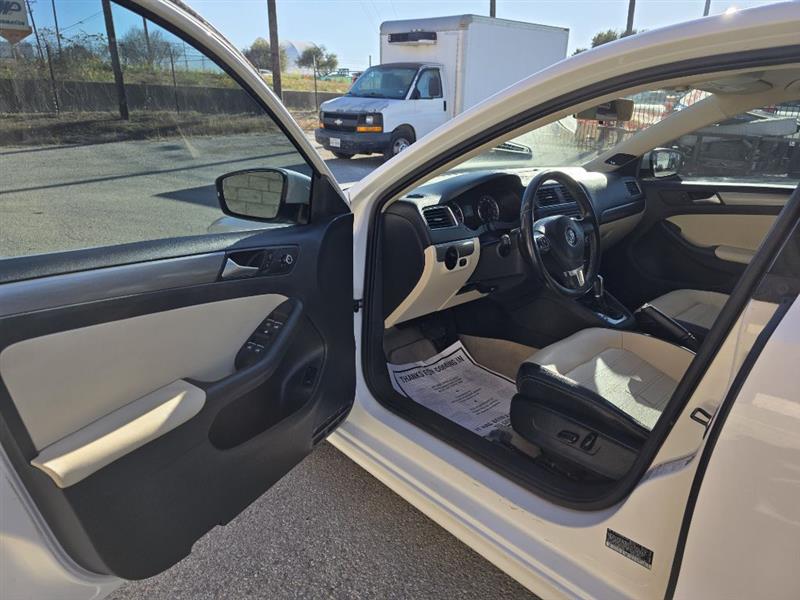 Volkswagen Jetta SEL PZEV 2013