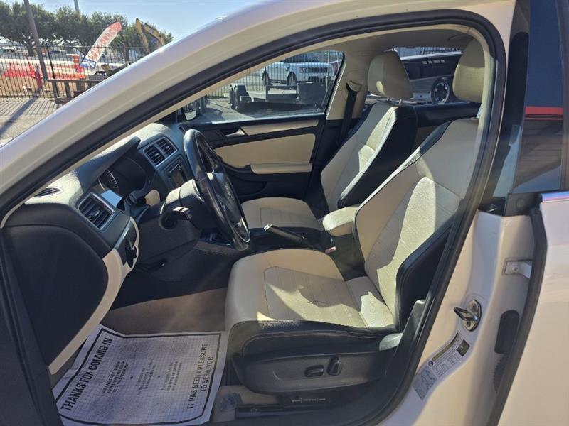 Volkswagen Jetta SEL PZEV 2013