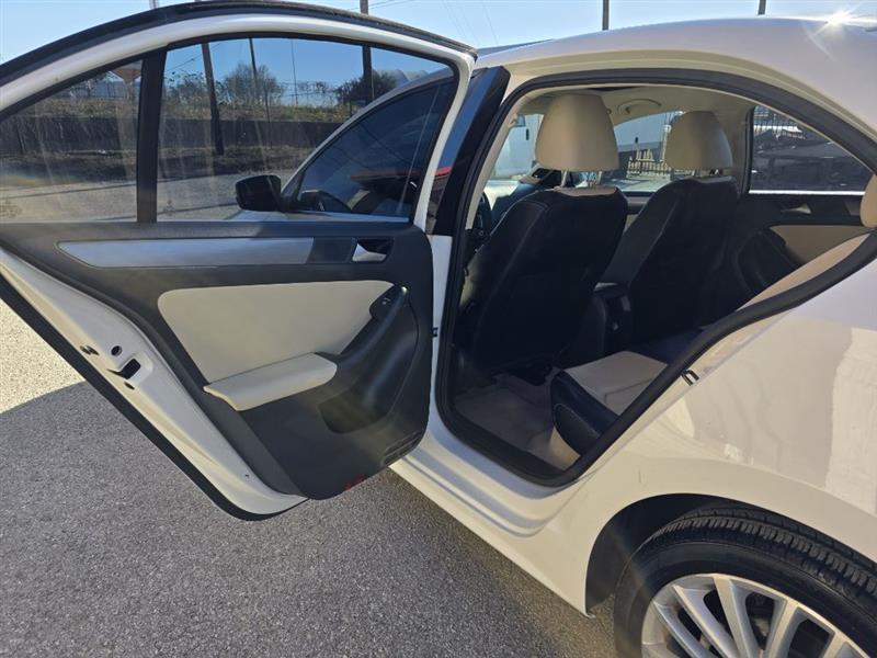 Volkswagen Jetta SEL PZEV 2013