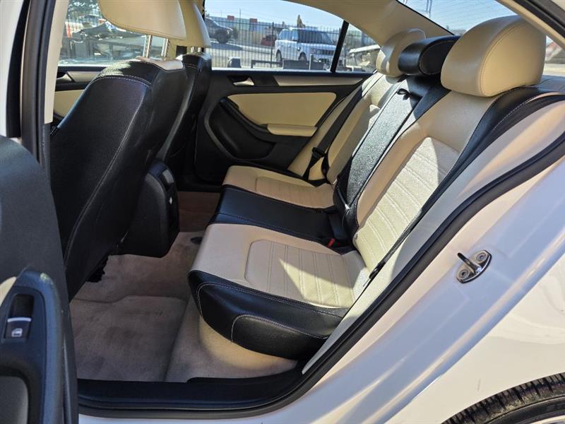 Volkswagen Jetta SEL PZEV 2013