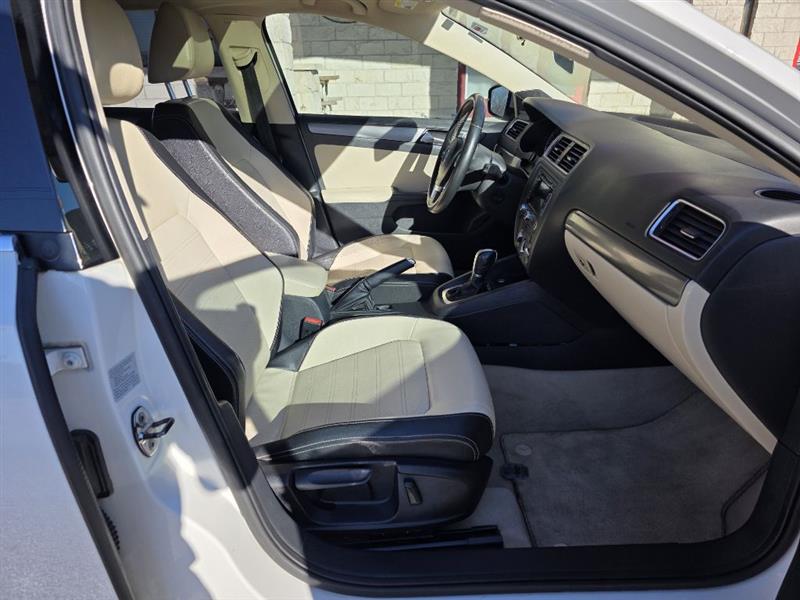 Volkswagen Jetta SEL PZEV 2013