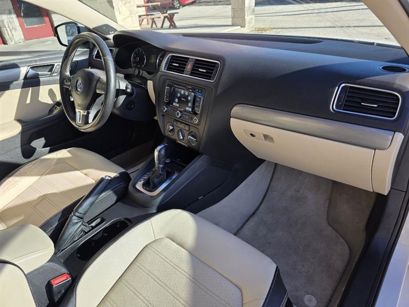 Volkswagen Jetta SEL PZEV 2013