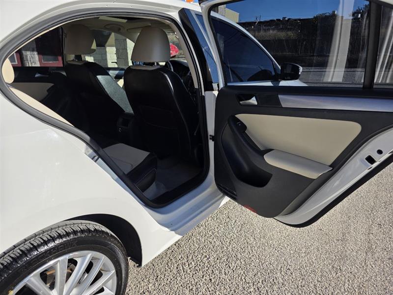 Volkswagen Jetta SEL PZEV 2013