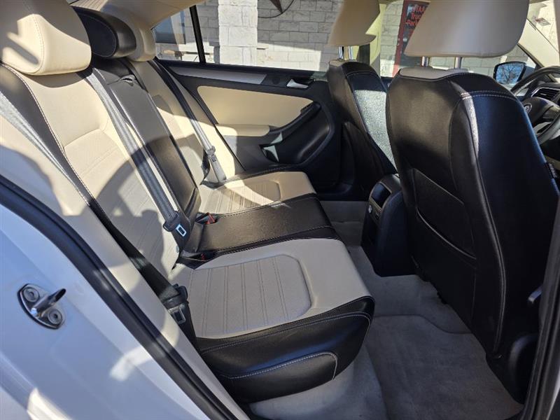 Volkswagen Jetta SEL PZEV 2013