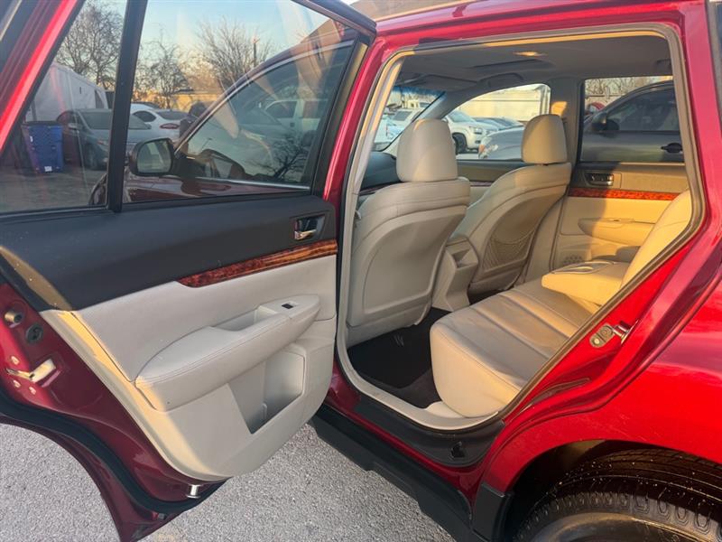 Subaru Outback 2.5i Limited 2011