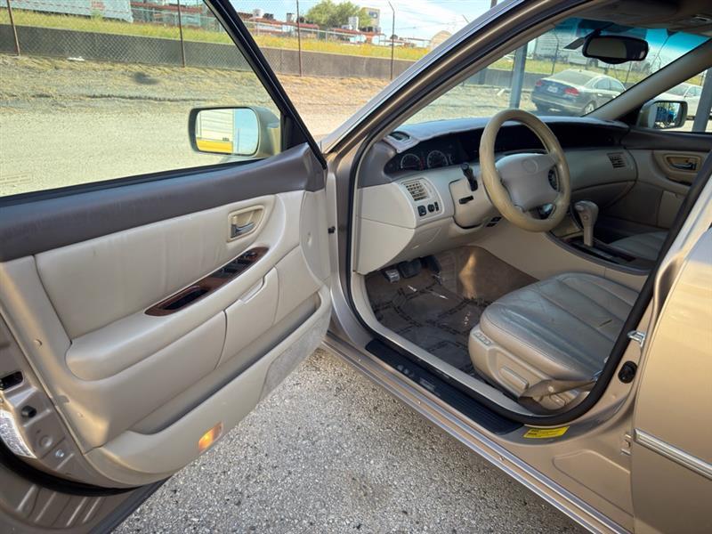 Toyota Avalon XL 2001
