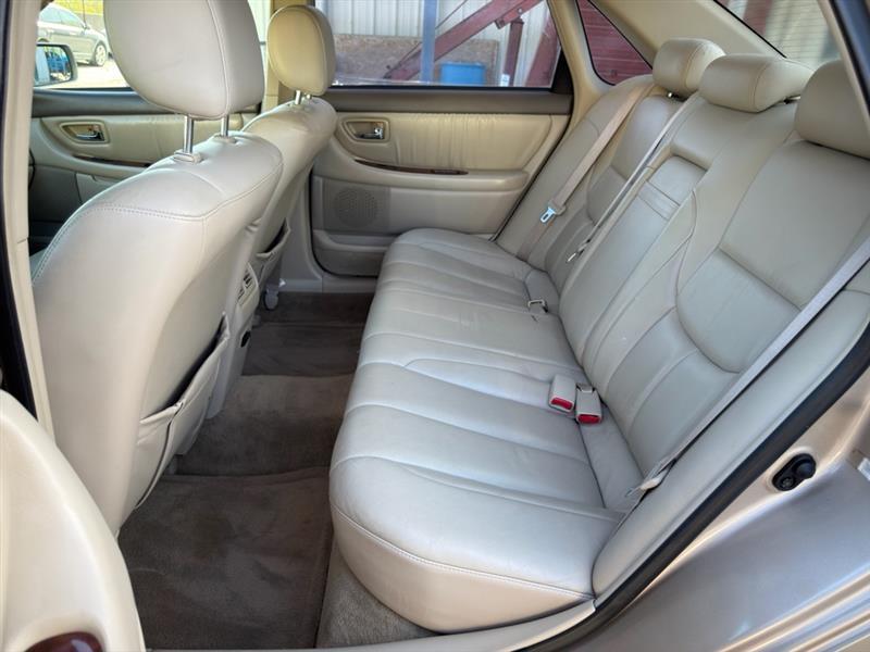Toyota Avalon XL 2001