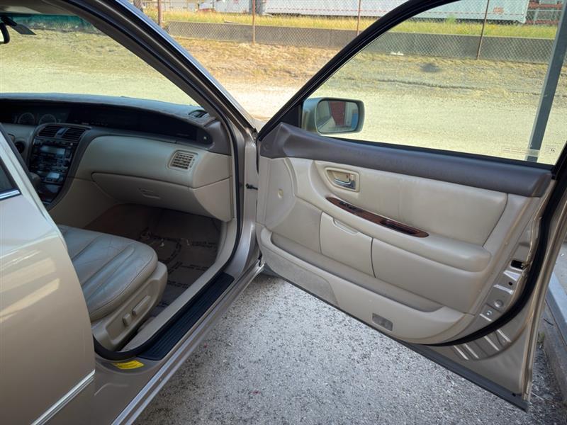Toyota Avalon XL 2001