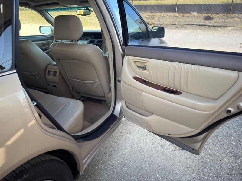 Toyota Avalon XL 2001