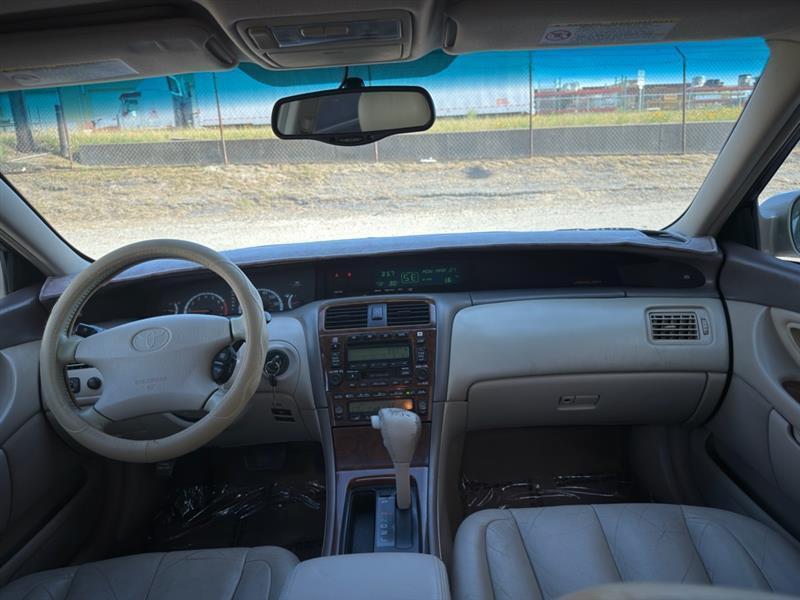 Toyota Avalon XL 2001