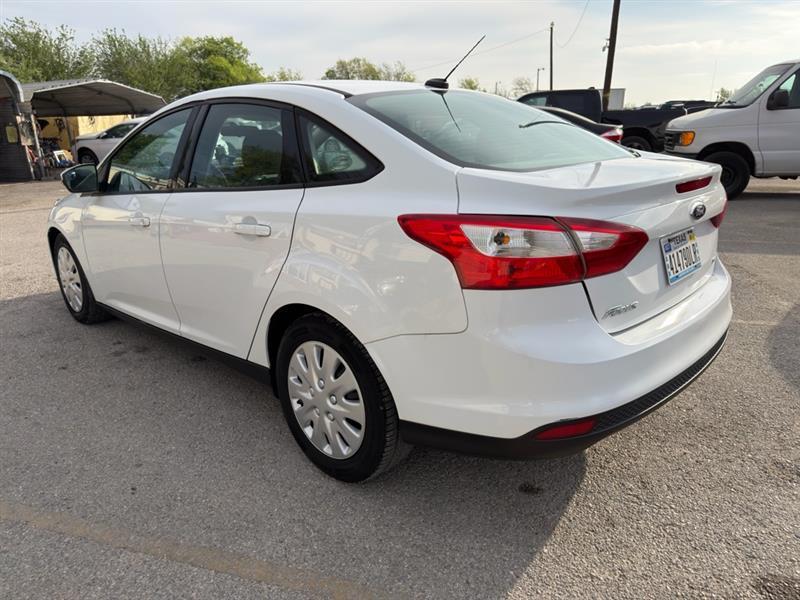 Ford Focus SE Sedan 2013