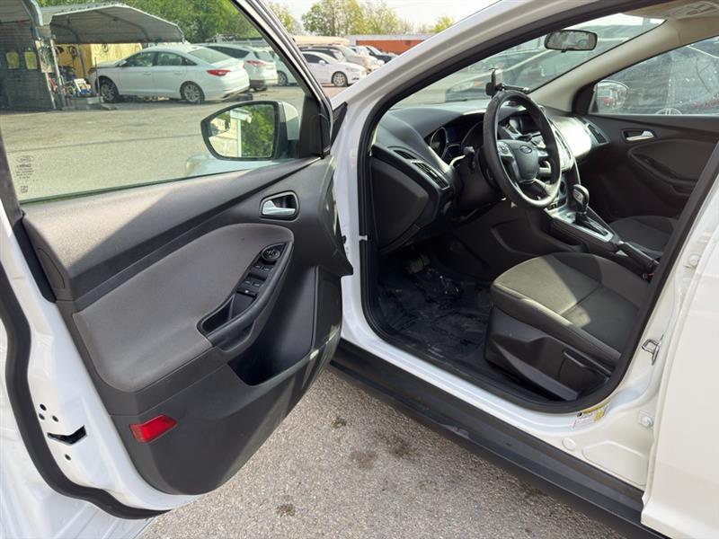 Ford Focus SE Sedan 2013