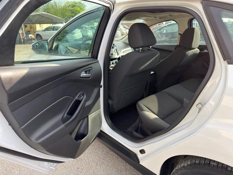 Ford Focus SE Sedan 2013