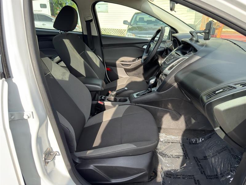 Ford Focus SE Sedan 2013