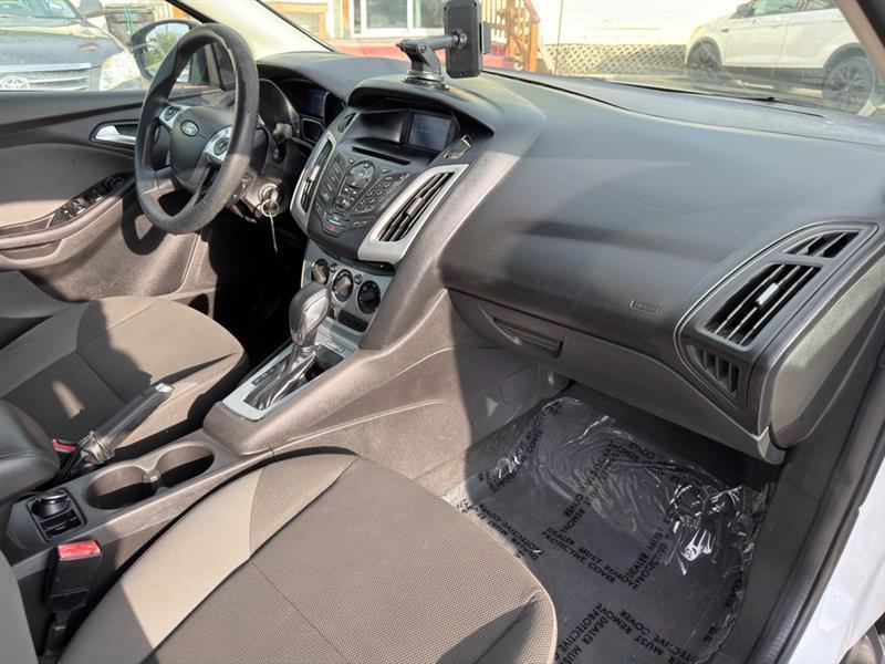Ford Focus SE Sedan 2013