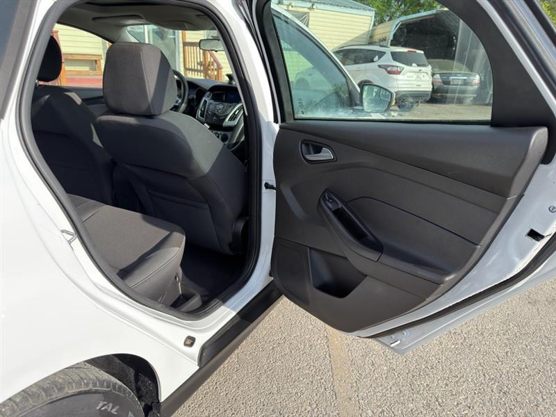 Ford Focus SE Sedan 2013