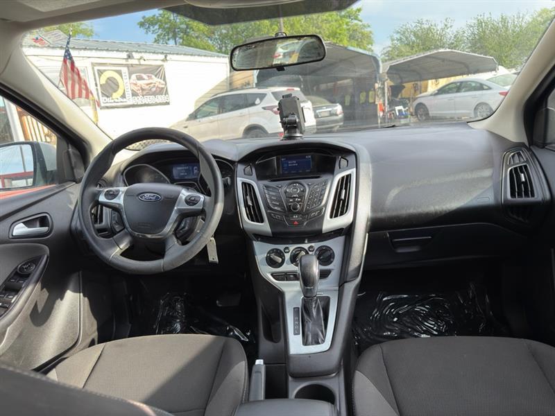 Ford Focus SE Sedan 2013