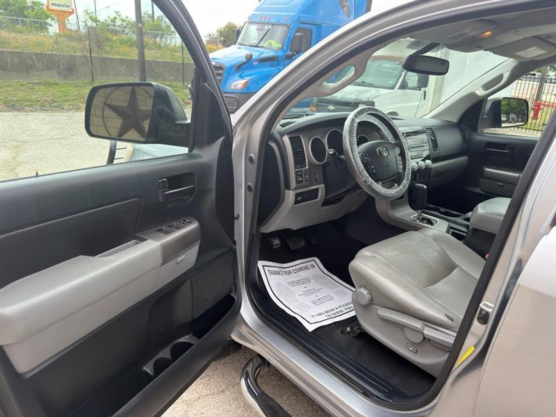 Toyota Tundra Tundra-Grade CrewMax 5.7L 2WD 2012