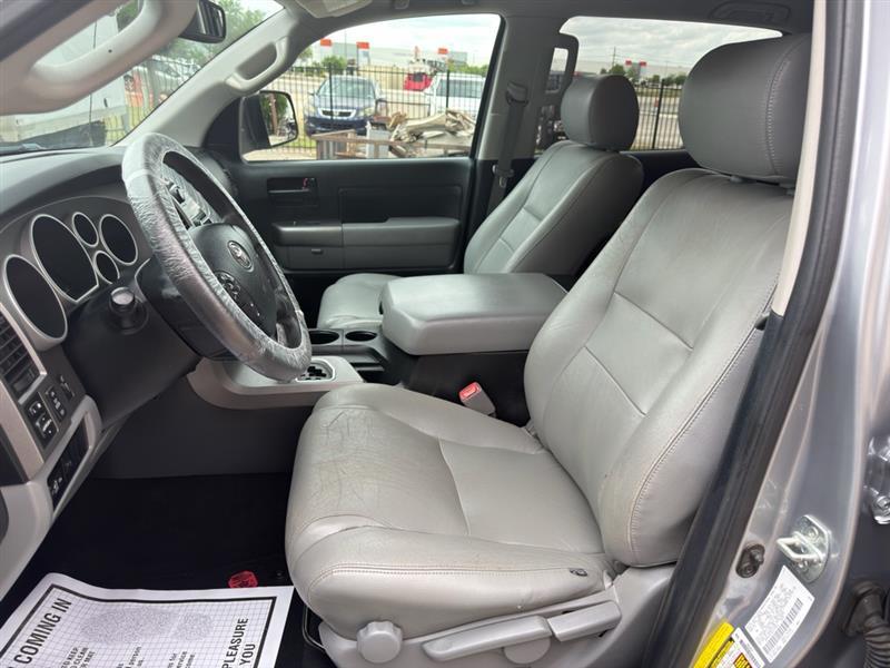 Toyota Tundra Tundra-Grade CrewMax 5.7L 2WD 2012