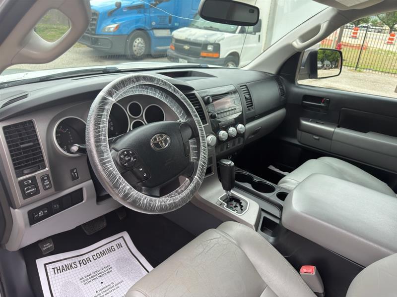 Toyota Tundra Tundra-Grade CrewMax 5.7L 2WD 2012