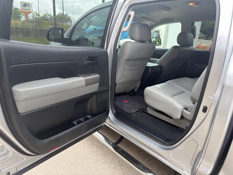 Toyota Tundra Tundra-Grade CrewMax 5.7L 2WD 2012