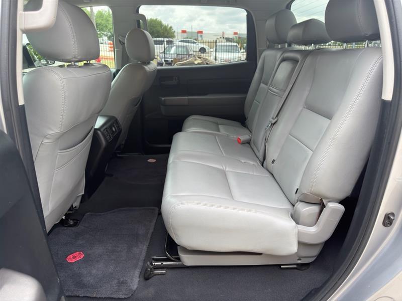 Toyota Tundra Tundra-Grade CrewMax 5.7L 2WD 2012