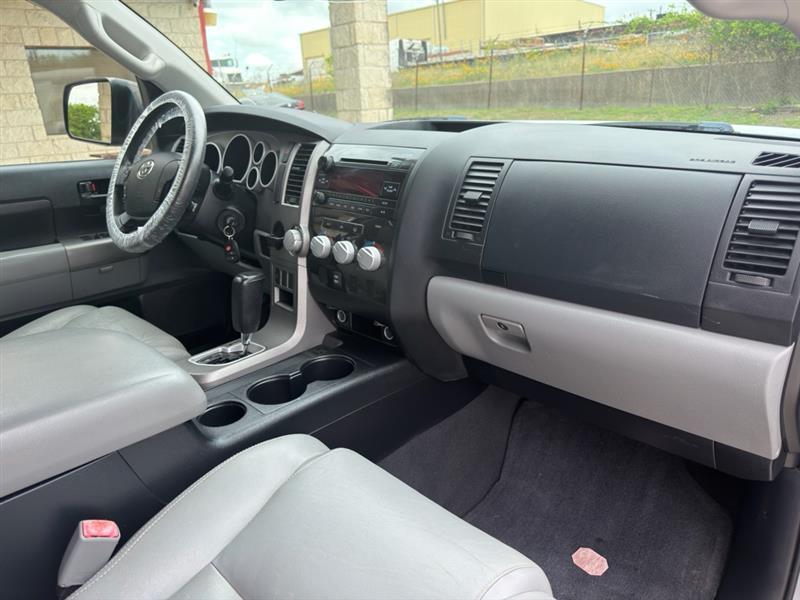 Toyota Tundra Tundra-Grade CrewMax 5.7L 2WD 2012